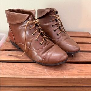 Comfortview Tan Lace-Up Boots